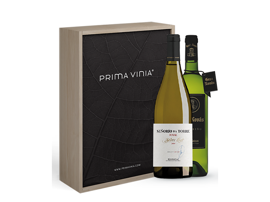 Estuche madera 1 botella Gran Novas + 2 botellas Señorio da Torre sobre lias.